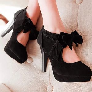 BRAND NEW - Black Bow Decor Pumps